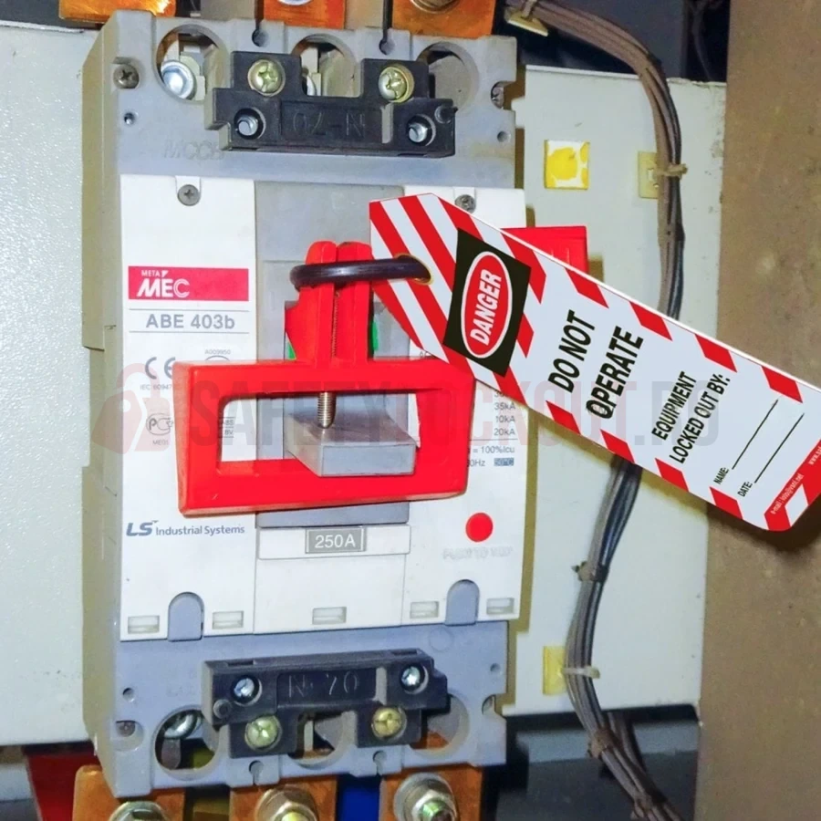 Dispozitiv de Blocare pentru Disjunctor Mare (Large Breaker) — Dispozitiv de blocare pentru disjunctor | Safety Lockout