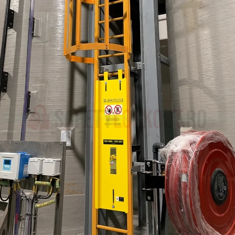 Dispozitiv de blocare din oțel pentru scară, unghiular, 1575 x 432 mm — Dispozitive de blocare pentru scări | Safety Lockout