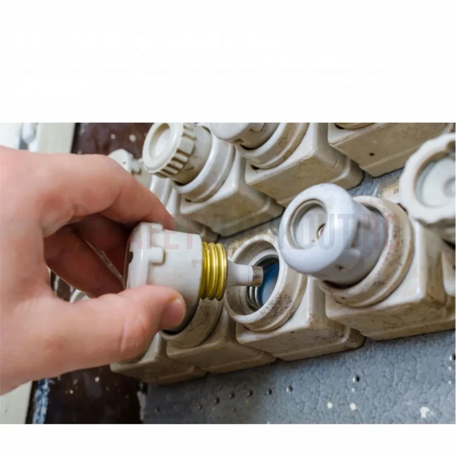 Dispozitiv de blocare pentru siguranțe fuzibile tip patron E14 și E18 — Dispozitive de blocare pentru siguranțe fuzibile | Safety Lockout