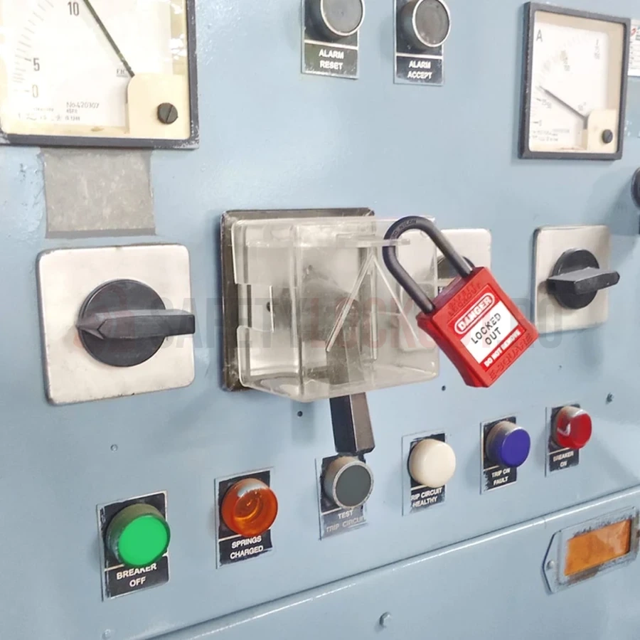 Dispozitiv de blocare pentru panou electric, cutie pătrată mare, 90° — Dispozitive de blocare pentru panouri electrice | Safety Lockout