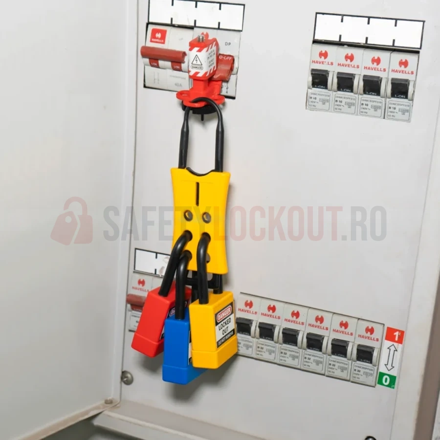 Dispozitiv de Blocare cu Bară de Legătură pentru Disjunctor (Tie Bar) — Dispozitiv de blocare pentru disjunctor | Safety Lockout