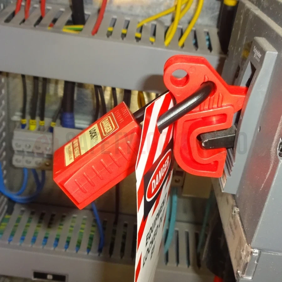 Dispozitiv Universal Blocare Disjunctor Tip B cu Gaură Dublă — Dispozitiv de blocare pentru disjunctor | Safety Lockout